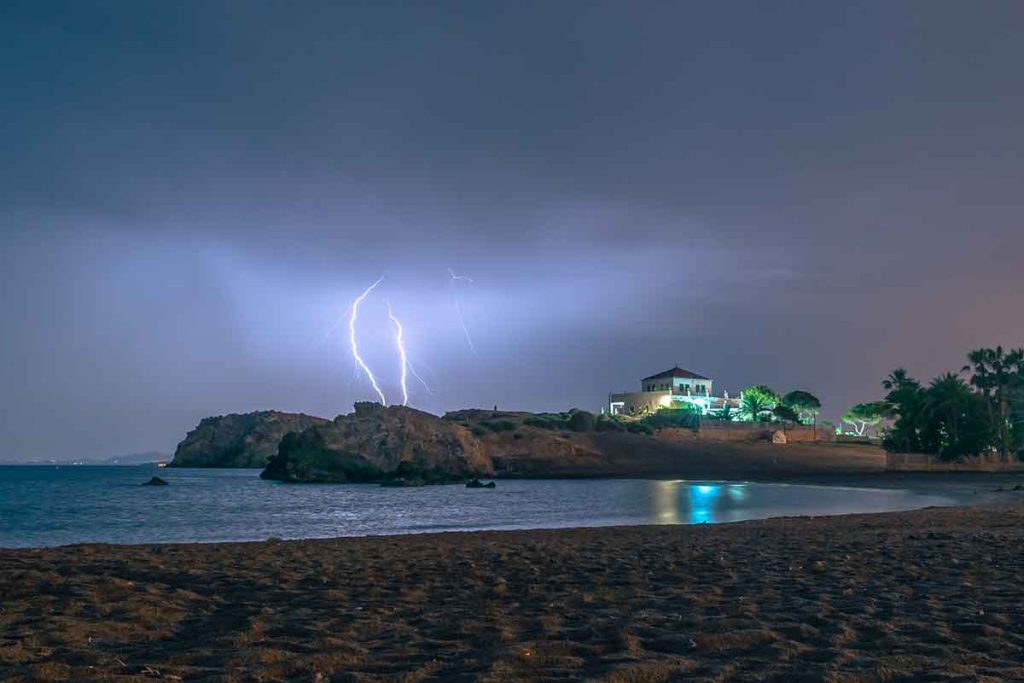 Detalle de las erosiones de Bolnuevo en Mazarrón, mostrando la acción del viento sobre la roca arenisca en estilo Moody.
