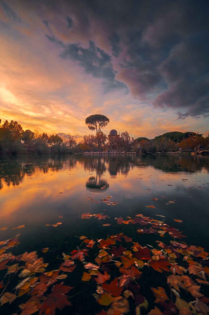 Aguas termales naturales fotografiadas en atardecer